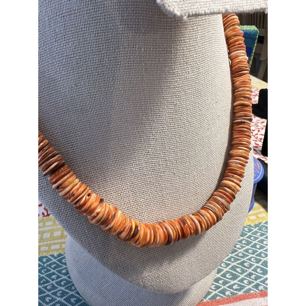 Spiny oyster 18 inch bead necklace with sterling silver toggle clasp - New